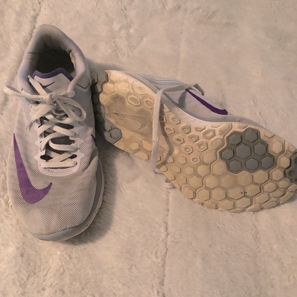 Nike shoes Size 8.5 - Picture 3 of 3